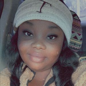 Meet your Posher, Tia